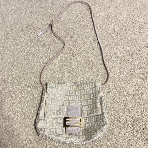 Fendi Handbags - Fendi Crossbody